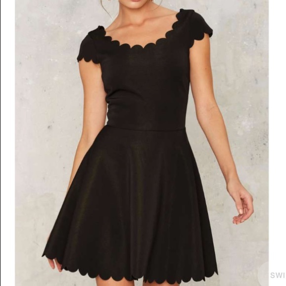 Nasty Gal Dresses & Skirts - 🖤NASTY GAL🖤DREAM SEAM SCALLOPED DRESS🖤